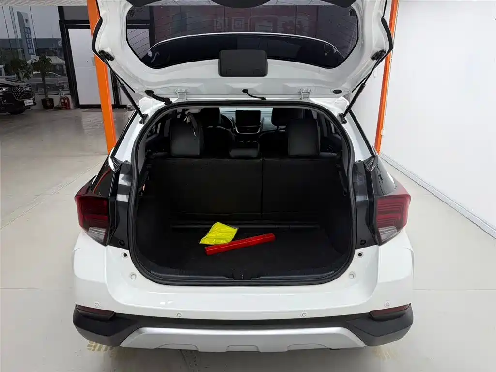 Toyota Yaris L 2022 — фото 7