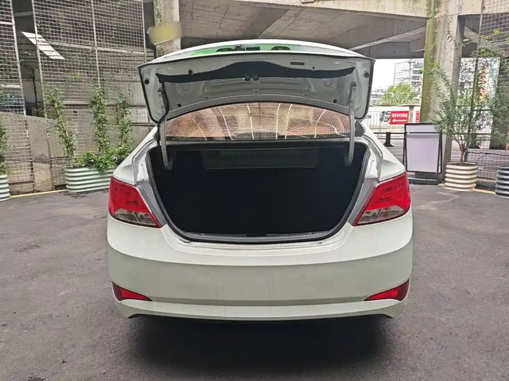 Hyundai Accent 2016 — фото 19