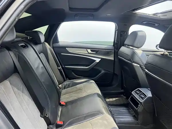 Audi A6L 2022