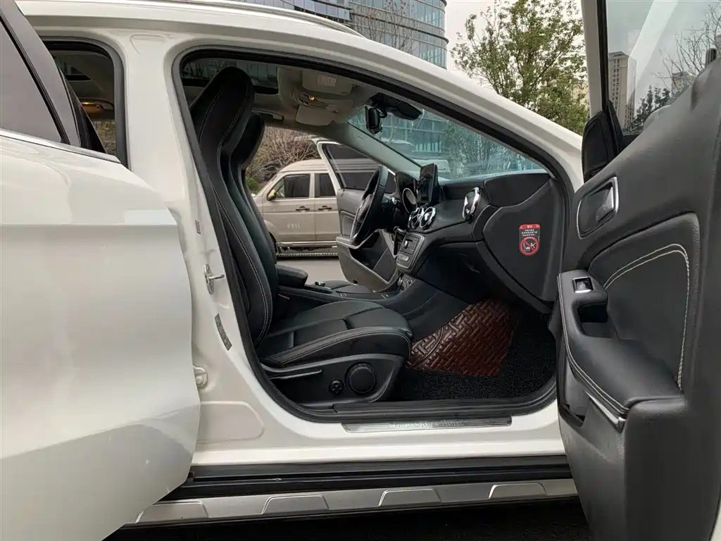 Mercedes-Benz GLA 2018 — фото 13