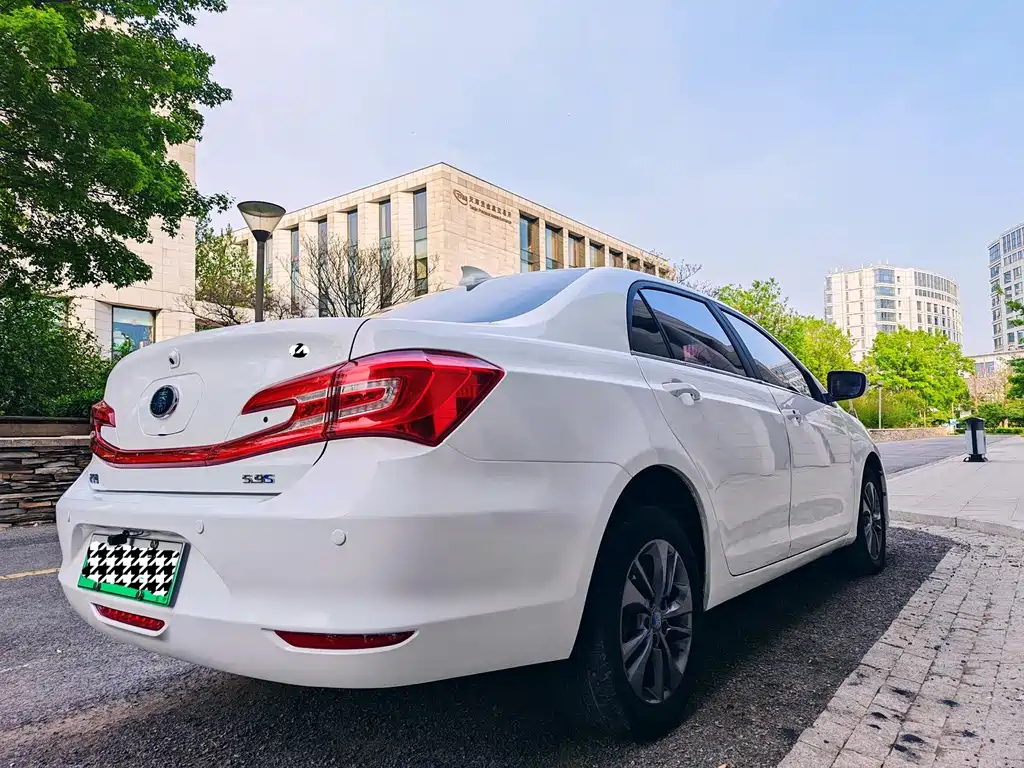 BYD Qin NEV 2019 — фото 12