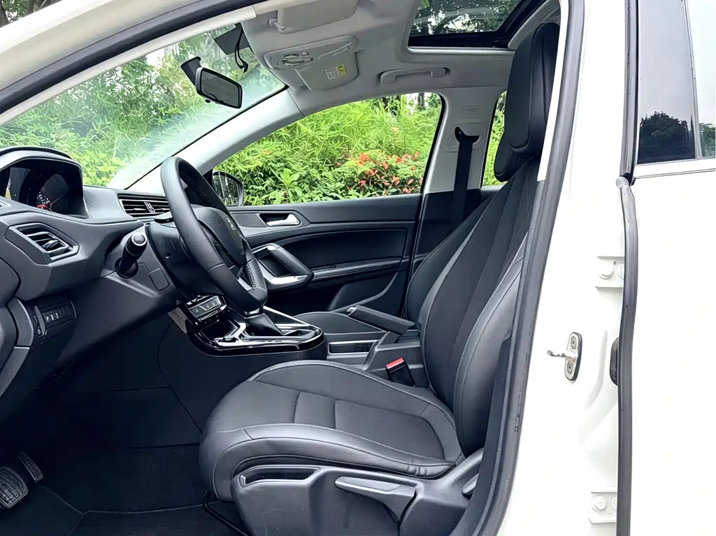 Peugeot 308 2018 — фото 10