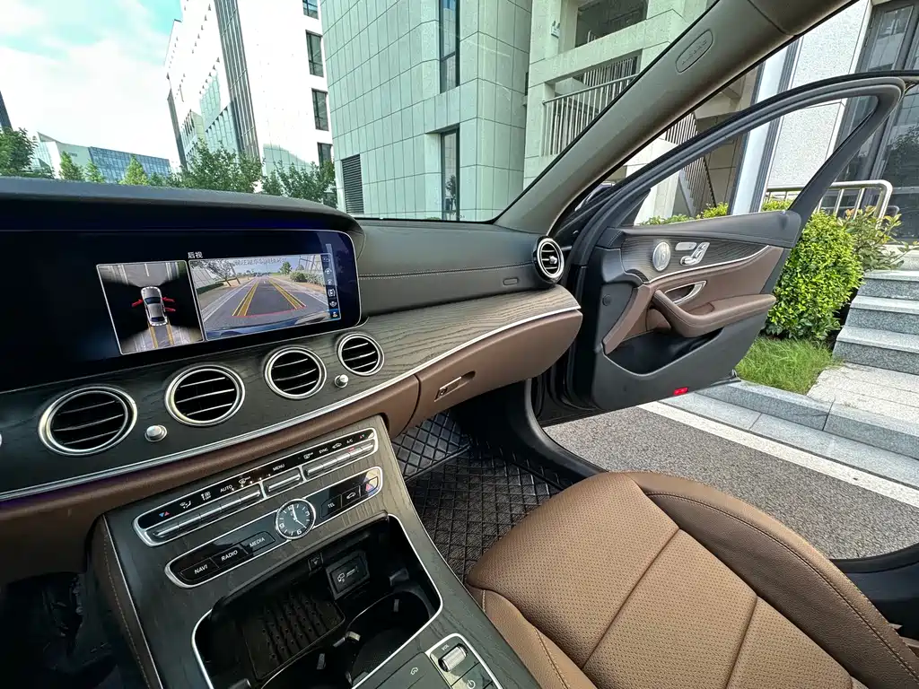 Mercedes-Benz E-Class 2020 — фото 20