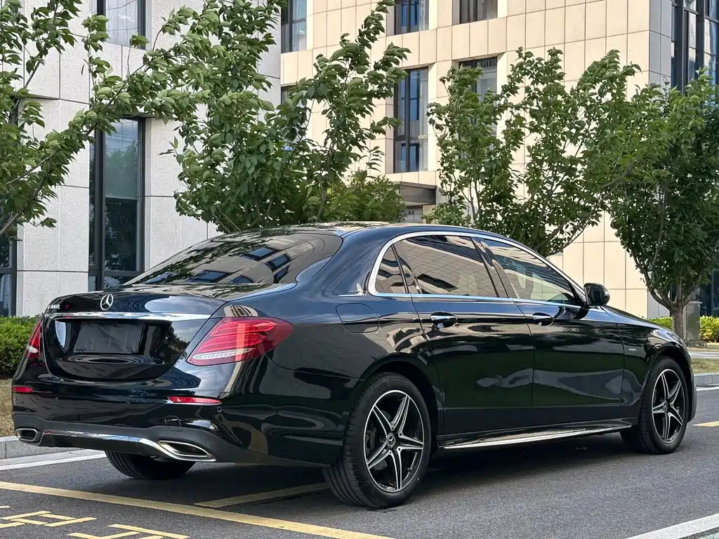 Mercedes-Benz E-Class 2020 — фото 32