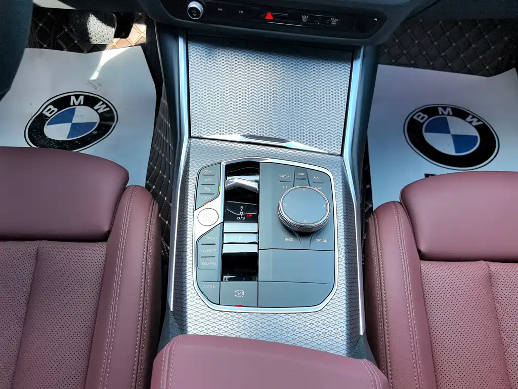 BMW 3 Series 2025 — фото 15
