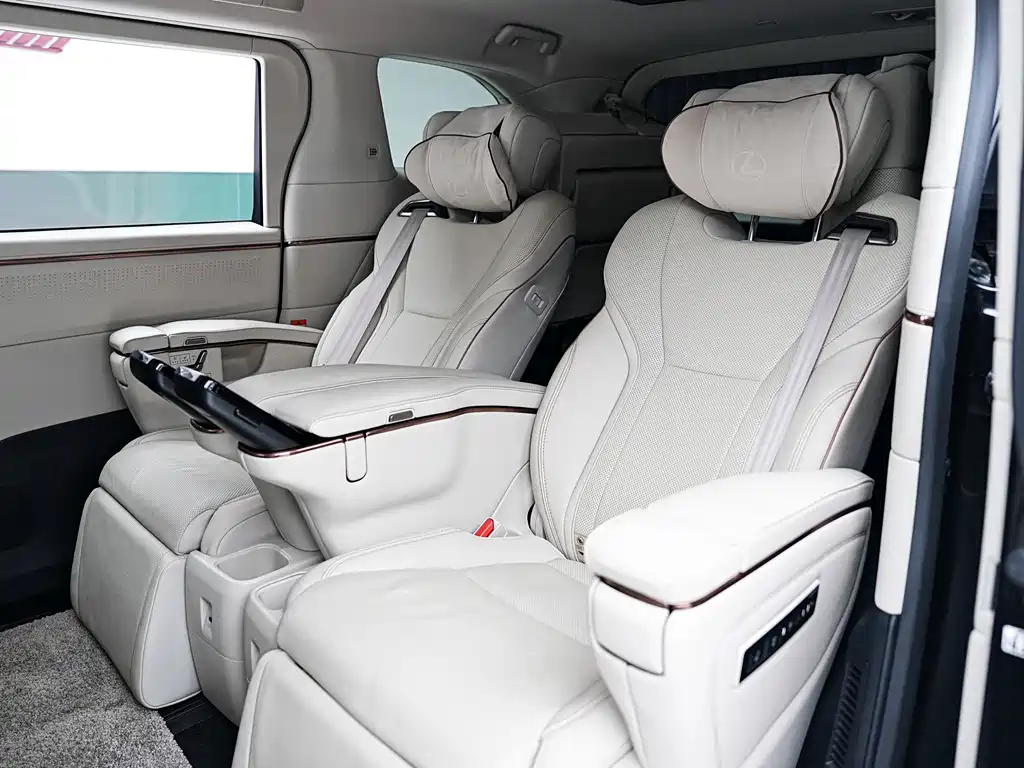 Lexus LM 2023 — фото 12