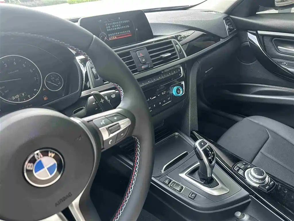 BMW 3 Series 2017 — фото 14