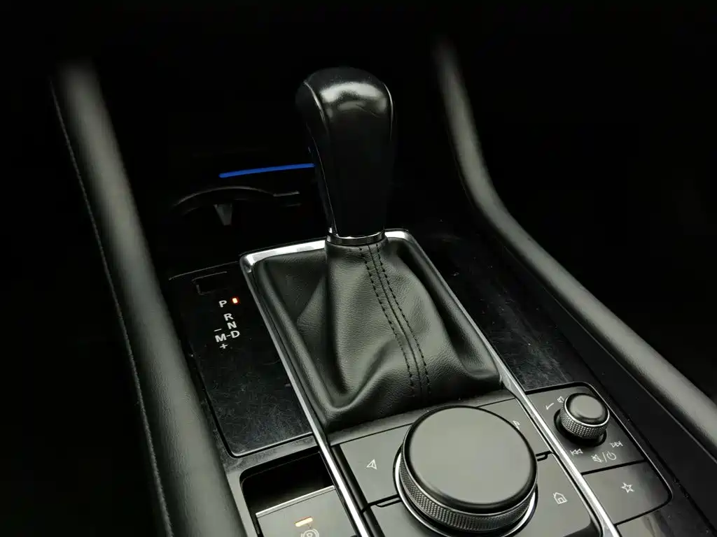Mazda 3 Axela 2020 — фото 13