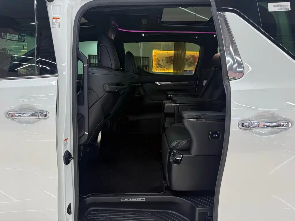 Toyota Alphard 2020 — фото 8