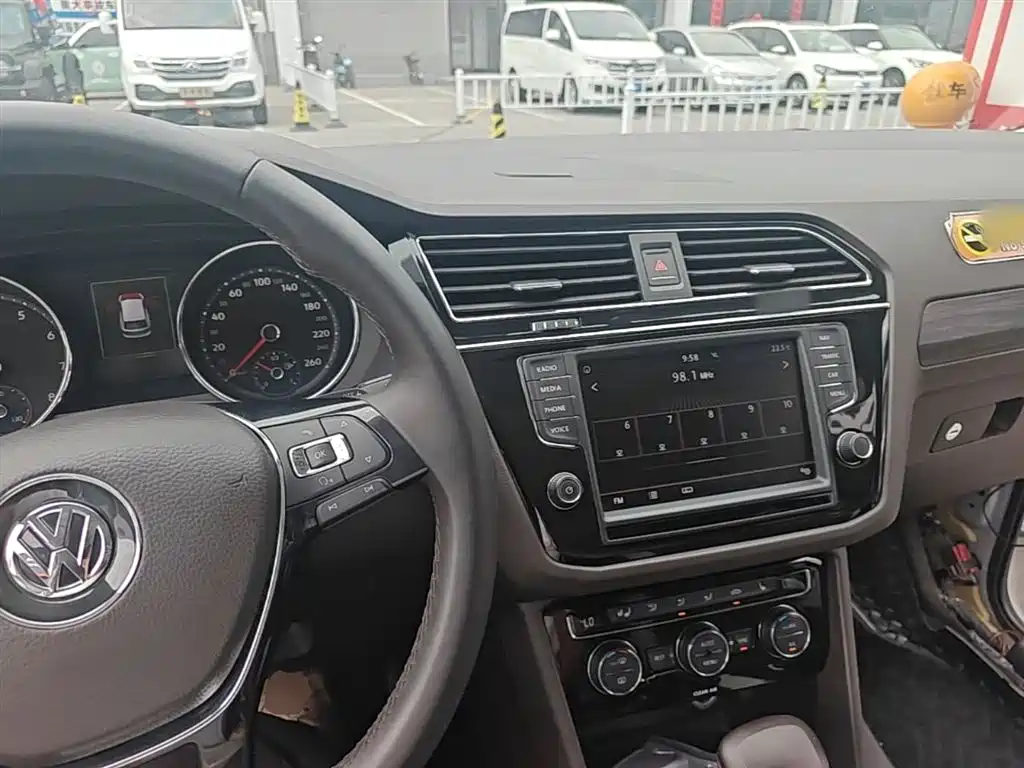 Volkswagen Tiguan L 2017 — фото 10