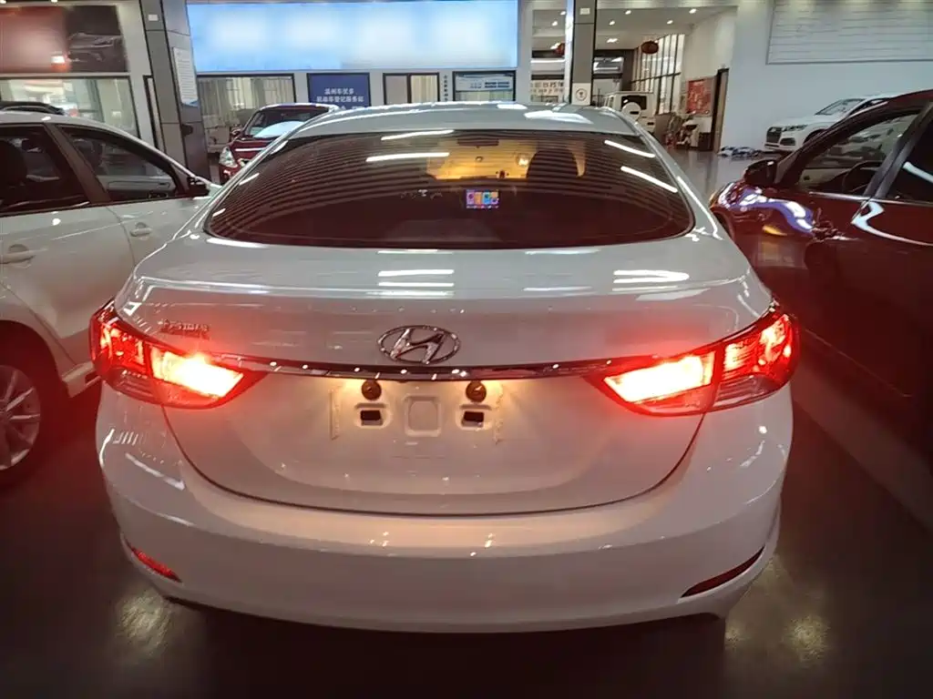 Hyundai Elantra Langdong 2015 — фото 6