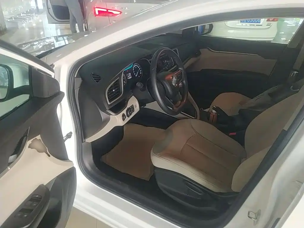 Buick Excelle 2019 — фото 16