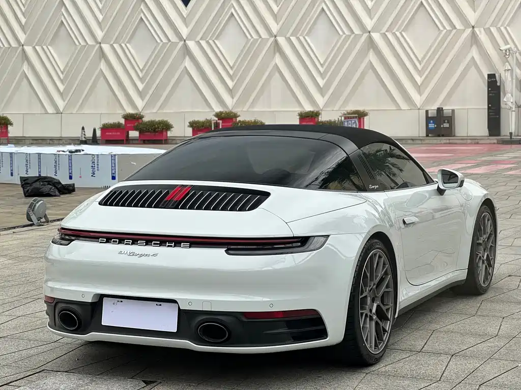 Porsche 911 2023