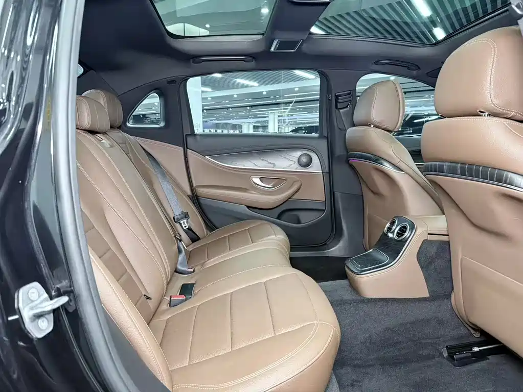 Mercedes-Benz E-Class 2022 — фото 13