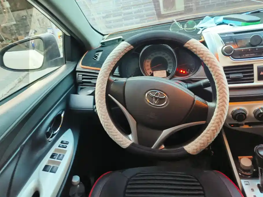 Toyota Yaris L 2015 — фото 15