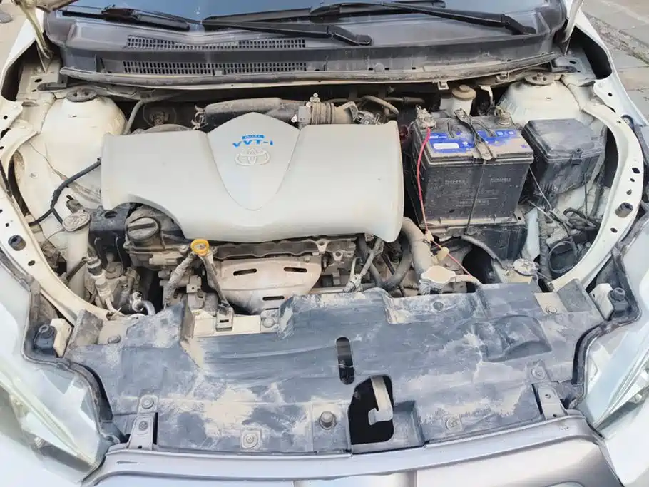 Toyota Yaris L 2015 — фото 10