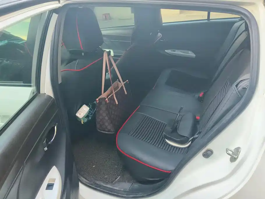 Toyota Yaris L 2015 — фото 11