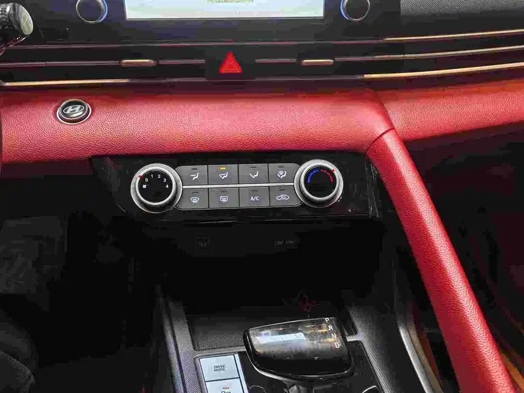 Hyundai Elantra 2023 — фото 12