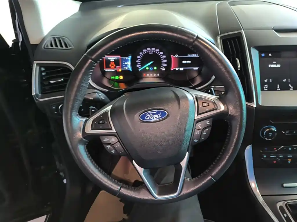 Ford Edge 2018 — фото 11