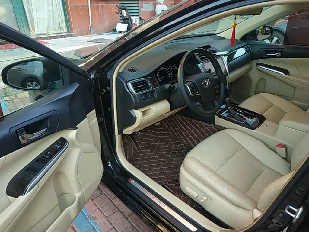 Toyota Camry 2017 — фото 16