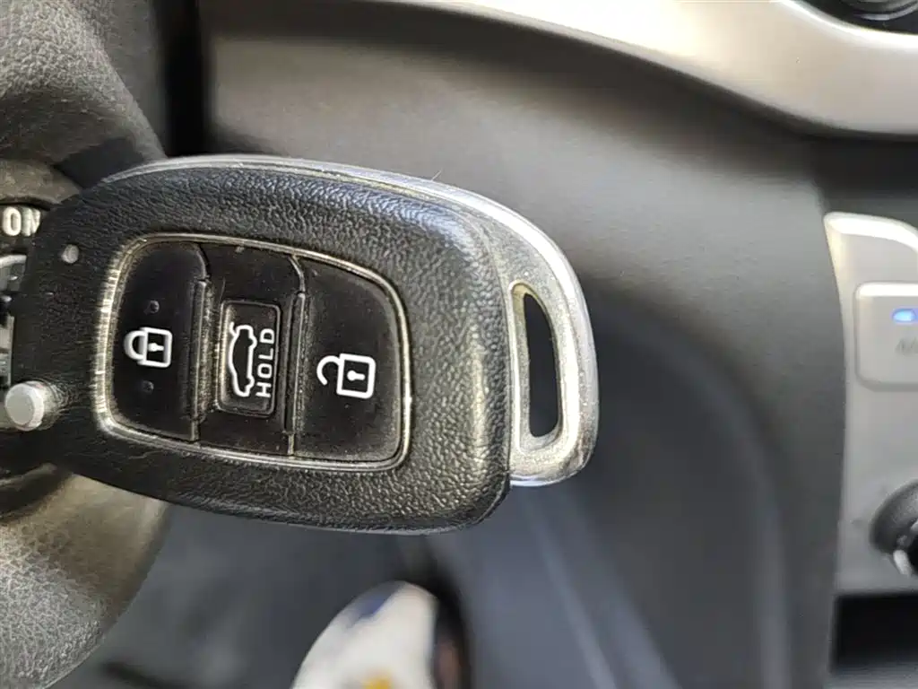 Hyundai Elantra 2016 — фото 9