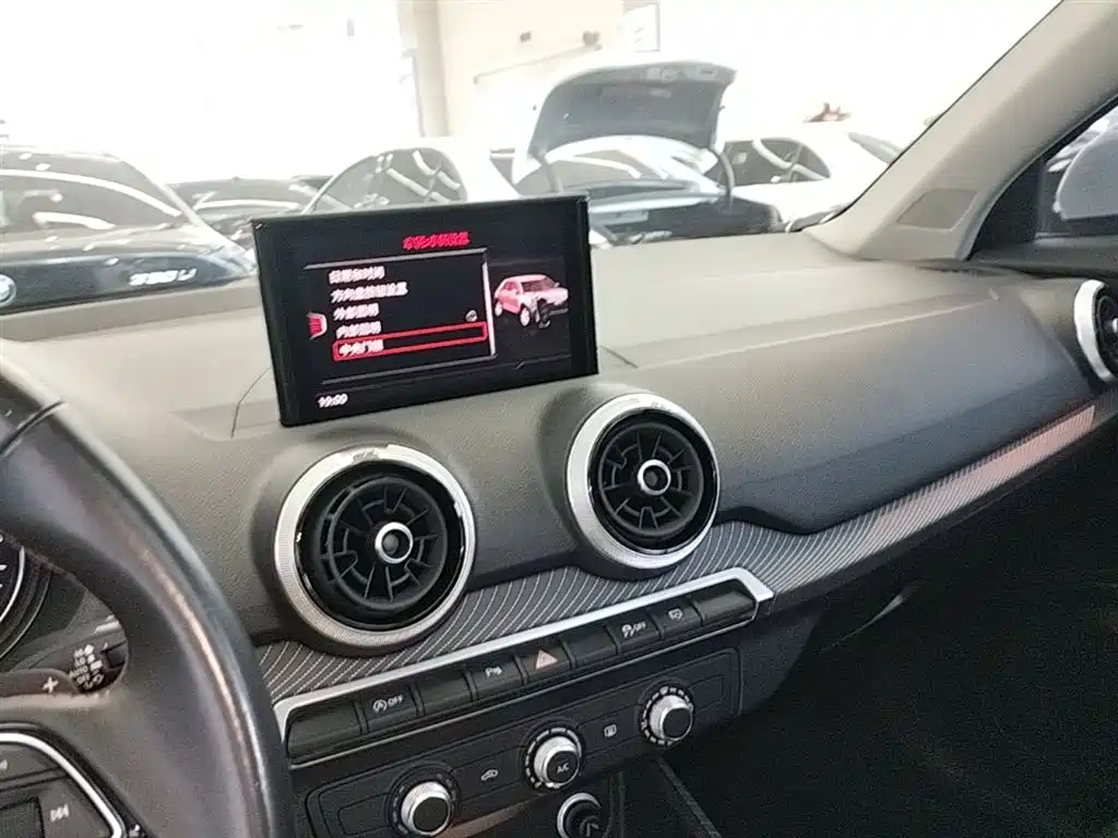 Audi Q2L 2023 — фото 13