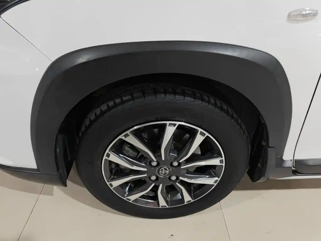Toyota Yaris L 2021 — фото 23