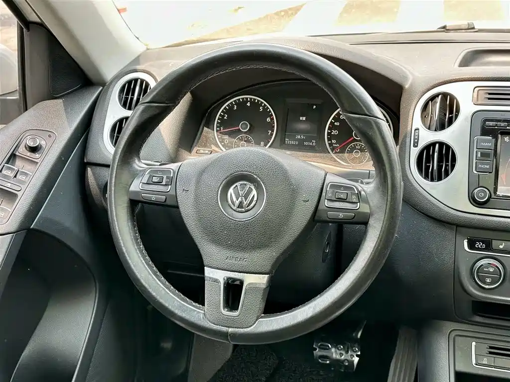 Volkswagen Tiguan 2015 — фото 2