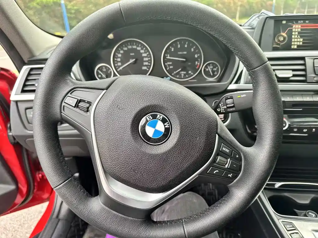 BMW 3 Series 2017 — фото 16