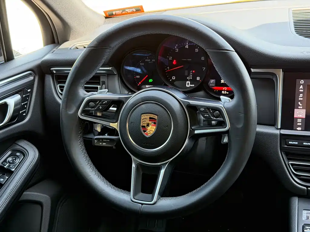 Porsche Macan 2018 — фото 27