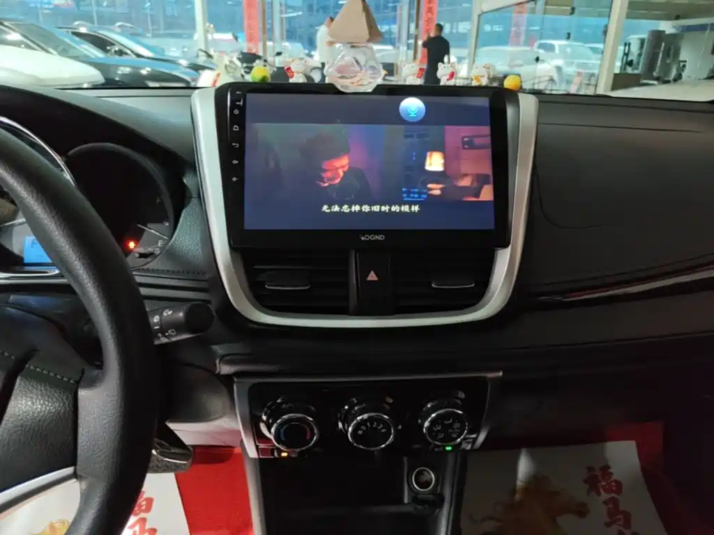 Toyota Yaris L 2021 — фото 13