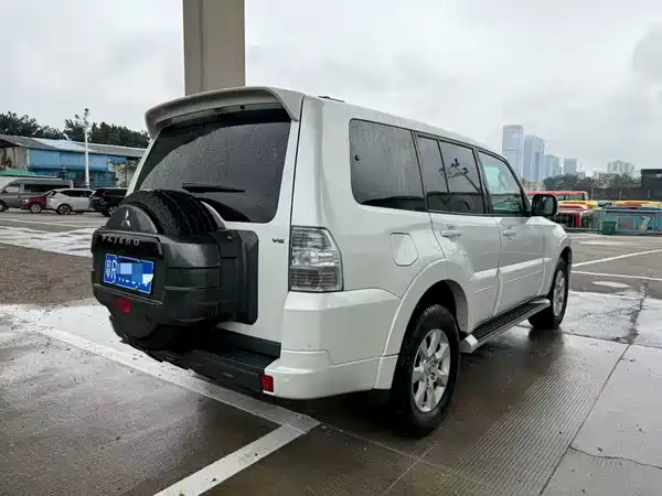 Mitsubishi Pajero 2016