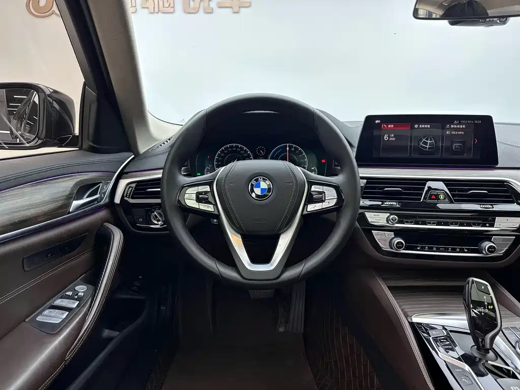 BMW 5 Series New Energy 2019 — фото 9