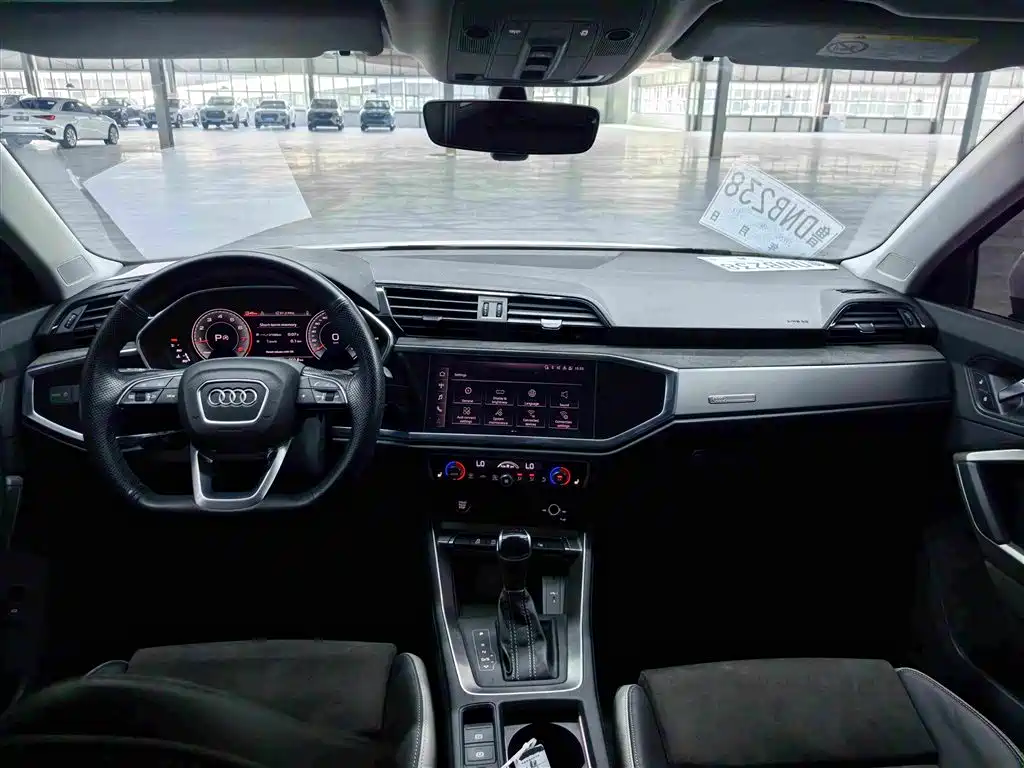 Audi Q3 2022 — фото 13