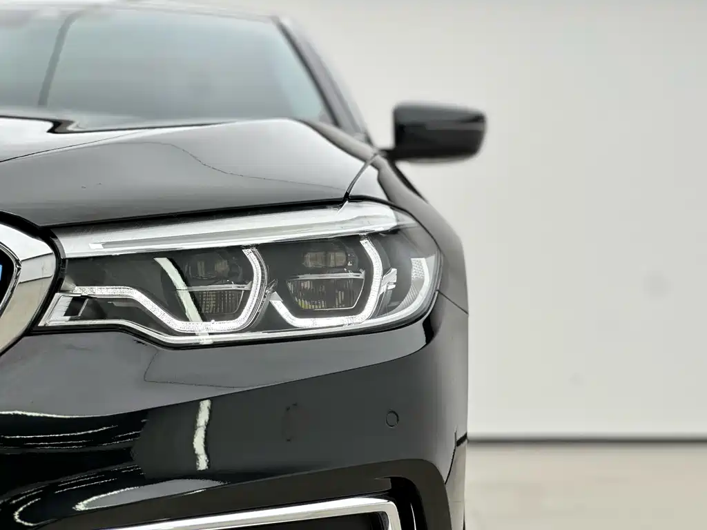 BMW 5 Series New Energy 2019 — фото 15