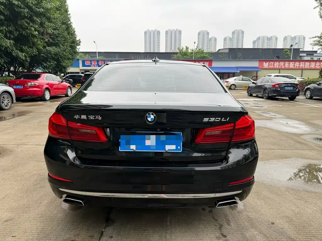 BMW 5 Series 2019 — фото 13