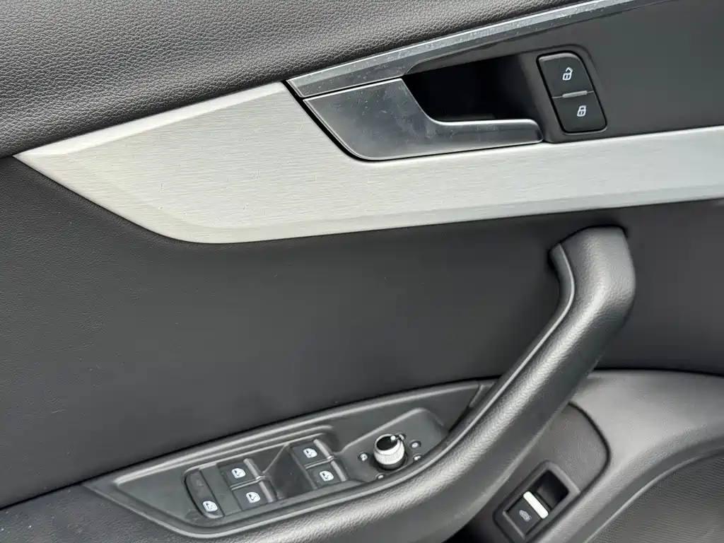 Audi A4L 2022 — фото 14