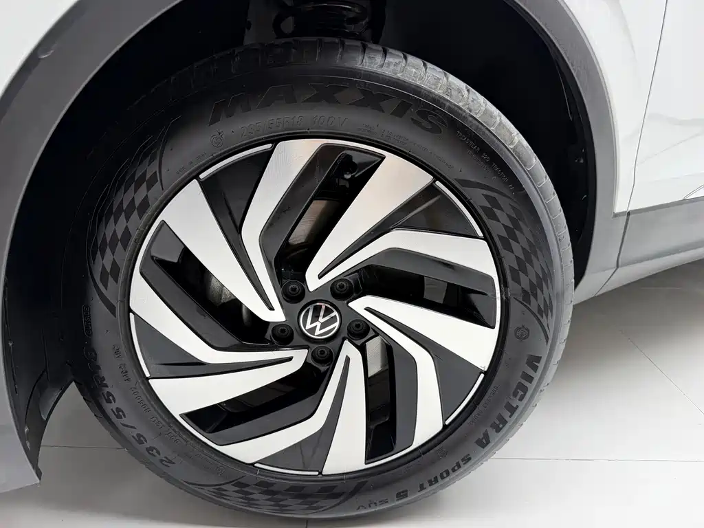 Volkswagen Tiguan L 2023 — фото 17