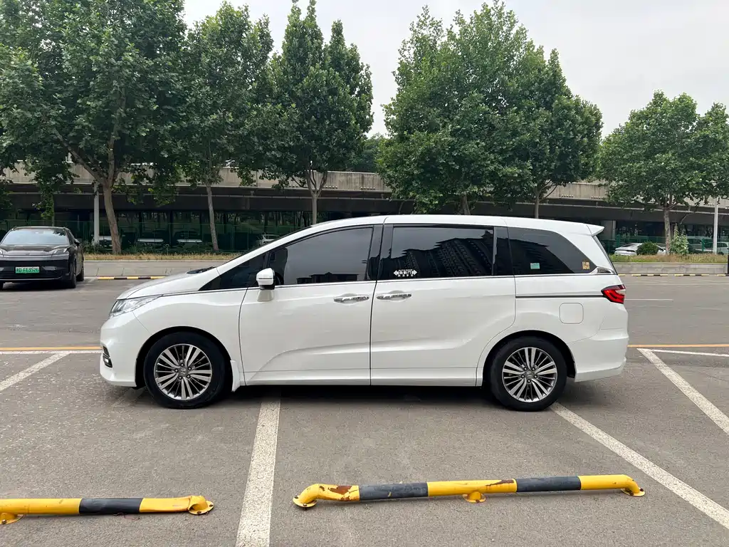 Honda Odyssey 2019 — фото 10