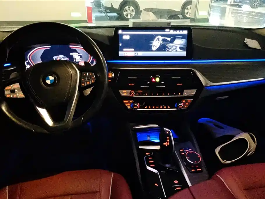 BMW 5 Series 2021 — фото 12