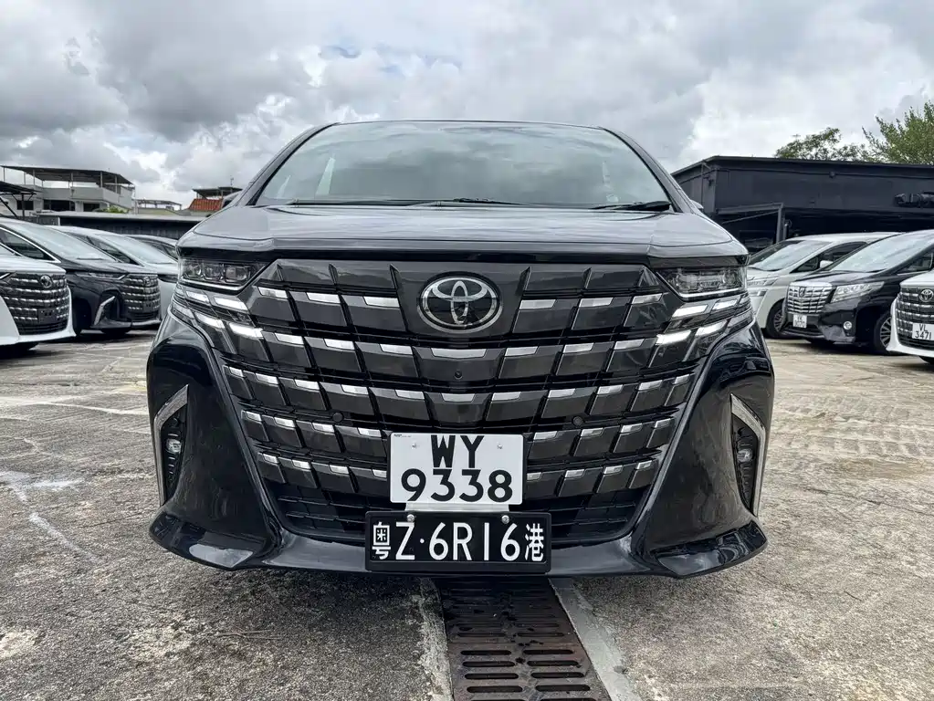 Toyota Alphard 2026 — фото 2