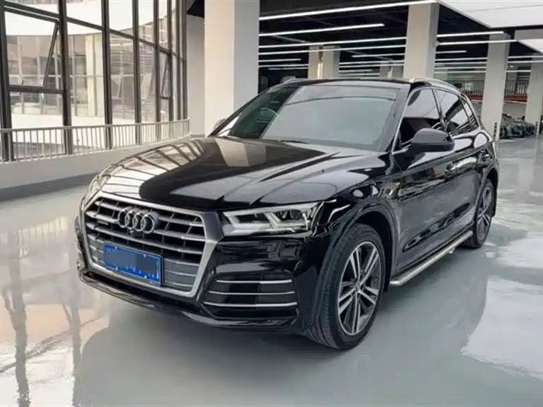 Audi Q5L 2018 — фото 1