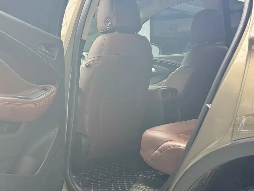 Buick Envision Plus 2017 — фото 11