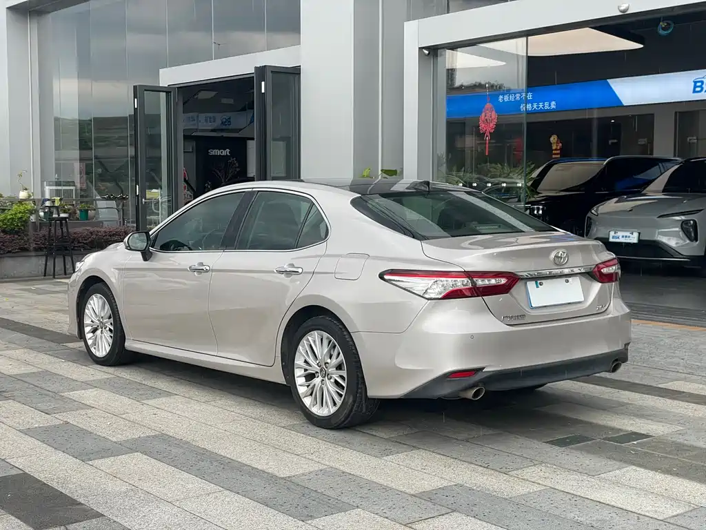 Toyota Camry 2019 — фото 15