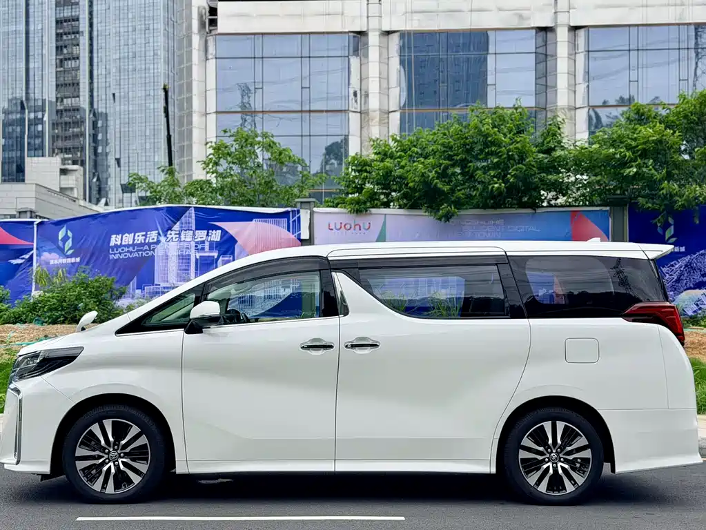 Toyota Alphard 2026 — фото 8