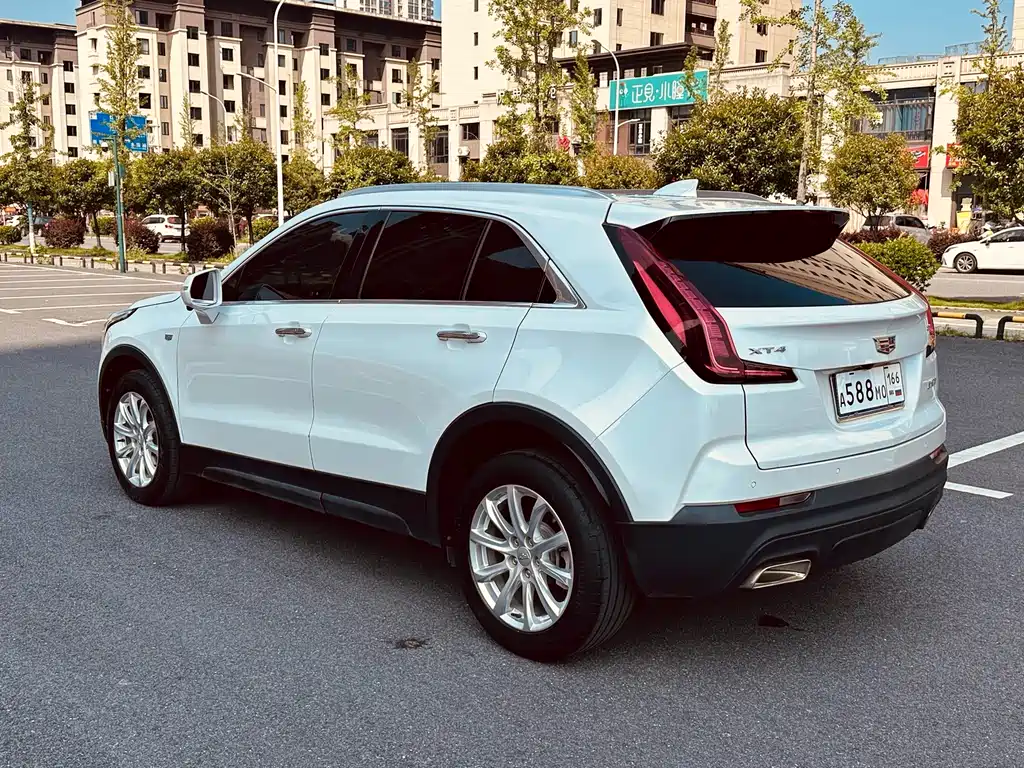 Cadillac XT4 2022 — фото 7