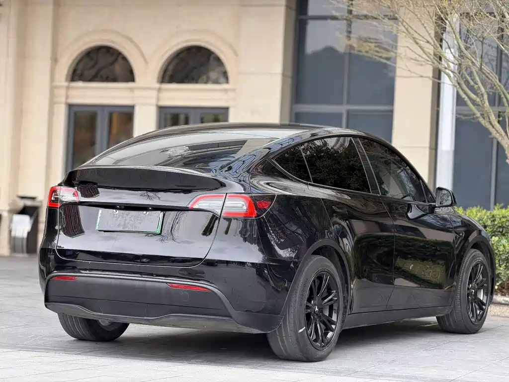Tesla Model Y 2023 — фото 10