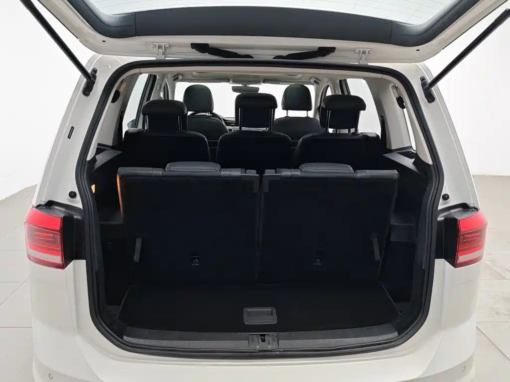 Volkswagen Touran 2019 — фото 16