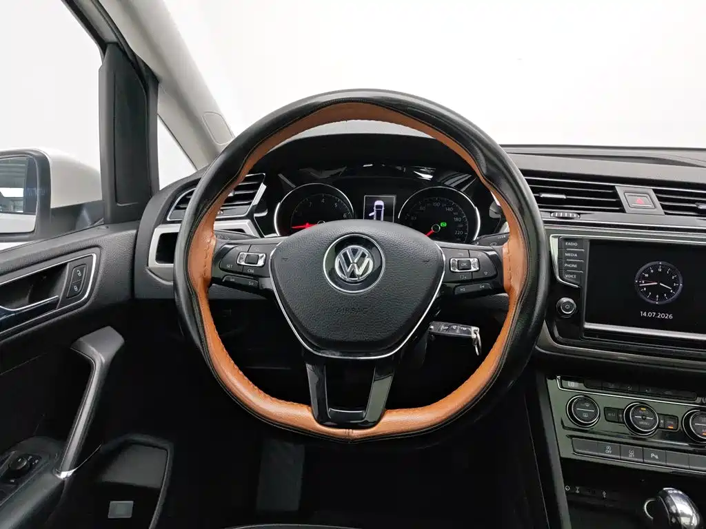 Volkswagen Touran 2019 — фото 11