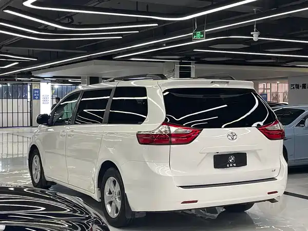 Toyota Sienna 2015